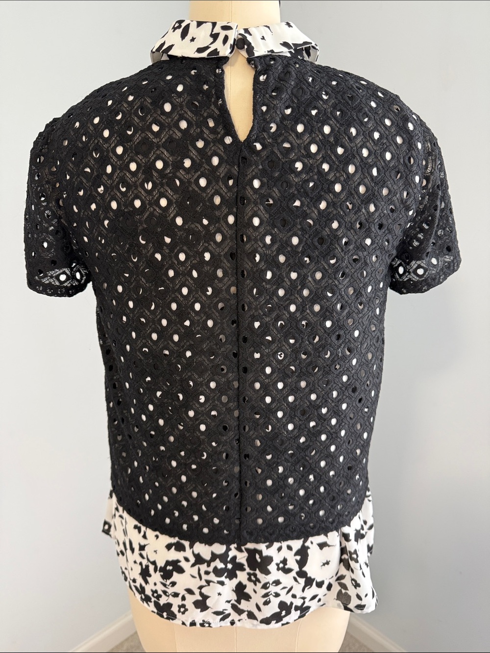 ELLE Women's Black Eyelet Lace Overlay Top with Contrast Collar and Hem SZM - Picture 2 of 16